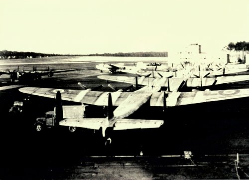 Avro Yorks parked in front of the Gatow Airfield tower, October 1948 Berlin-Gatow, (Militärhistorisches Museum Berlin-Gatow / ABAB80269).